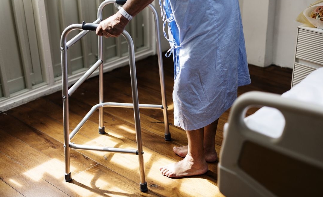 Реабилитация пожилых людей после травм и переломов